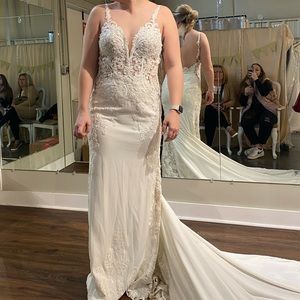 Martina Liana size 12 wedding dress. Never been worn, only tried on!